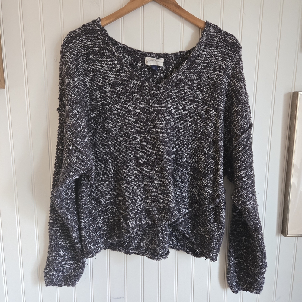 Universal Threads Oversized Relaxed V-Neck Marled Knit Sweater - Black/White